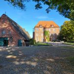 Das Schloss und Pferdestall in Agathenburg