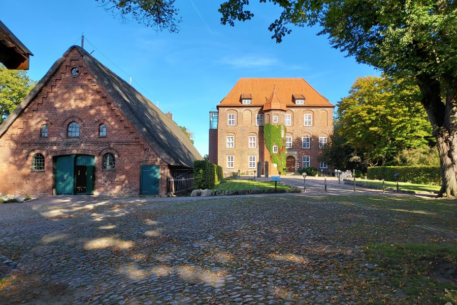 Das Schloss und Pferdestall in Agathenburg